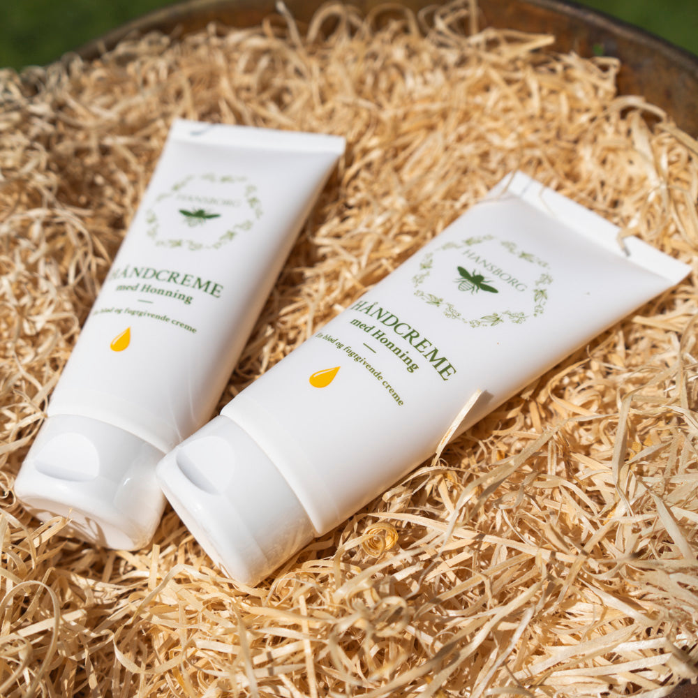 To honning citrus håndcreme fra Hansborg, som er lavet på hansborgs honning fra egne bistader i en gavekurv