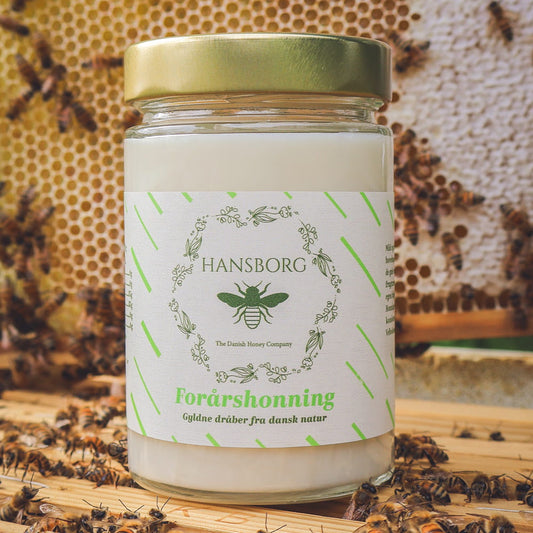 Lys dansk forårshonning fra Hansborg – mild og fast konsistens
